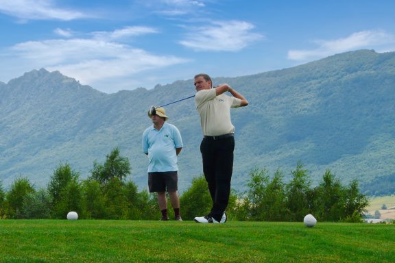 Sergio Saez jugando al golf