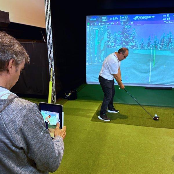 Sergio Saez impartiendo clases de golf