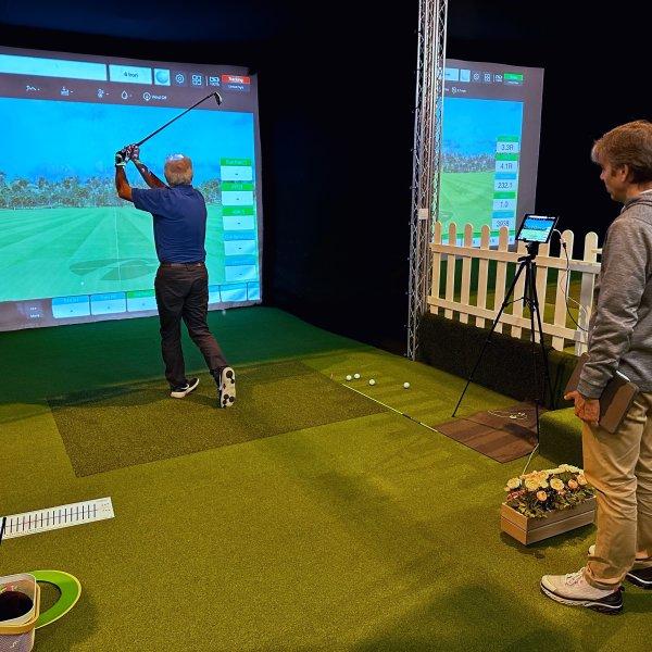 Sergio Saez impartiendo clases de golf